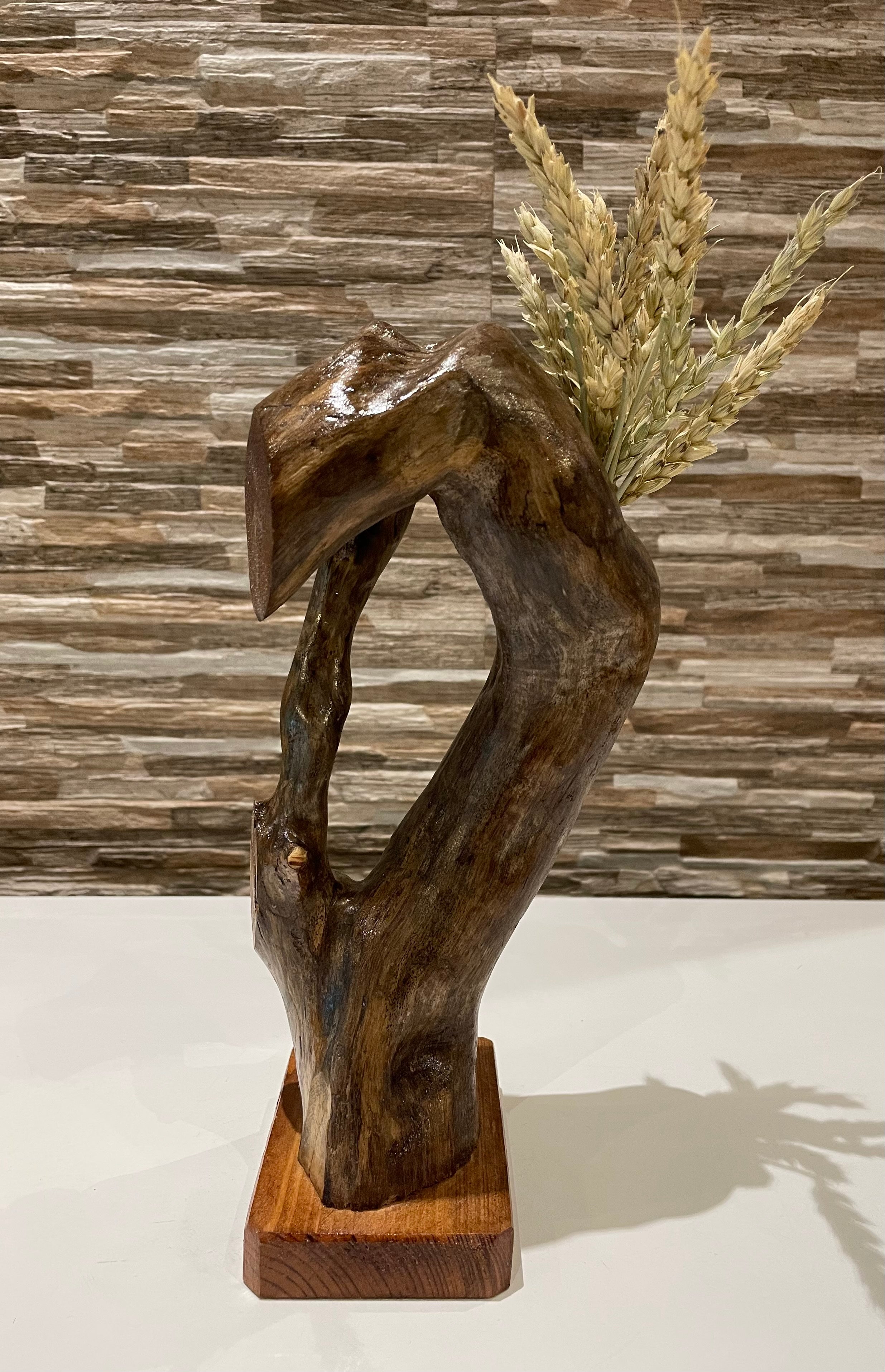 Uncommon Growth Of Natural Tree Brings Good Luck With Grain Decoration