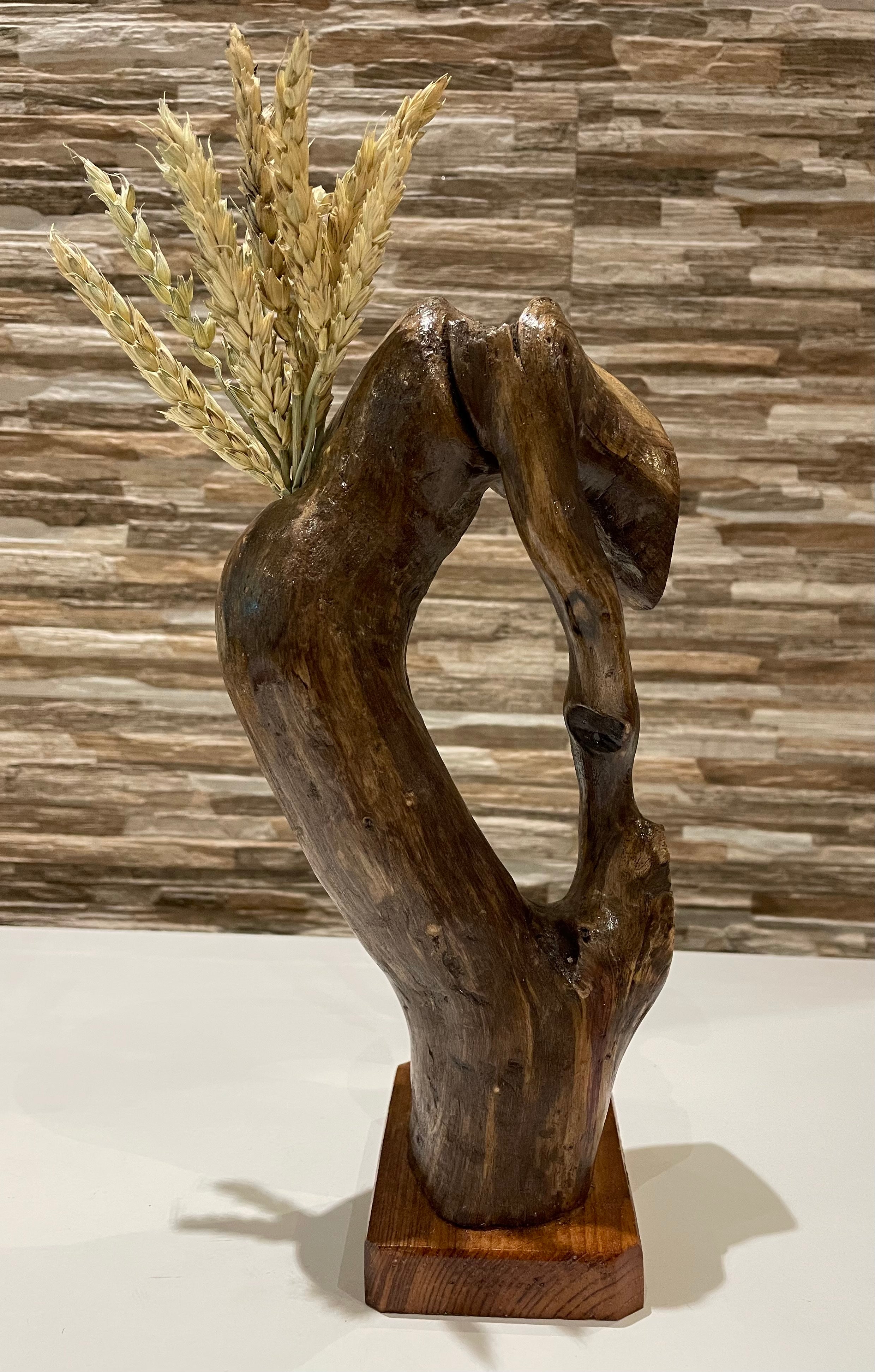 Uncommon Growth Of Natural Tree Brings Good Luck With Grain Decoration