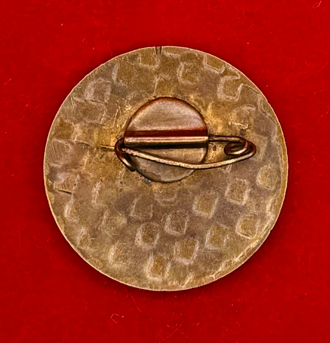 Victory Over German Fascism & Japanese Militarism 40th Anniversary Badge