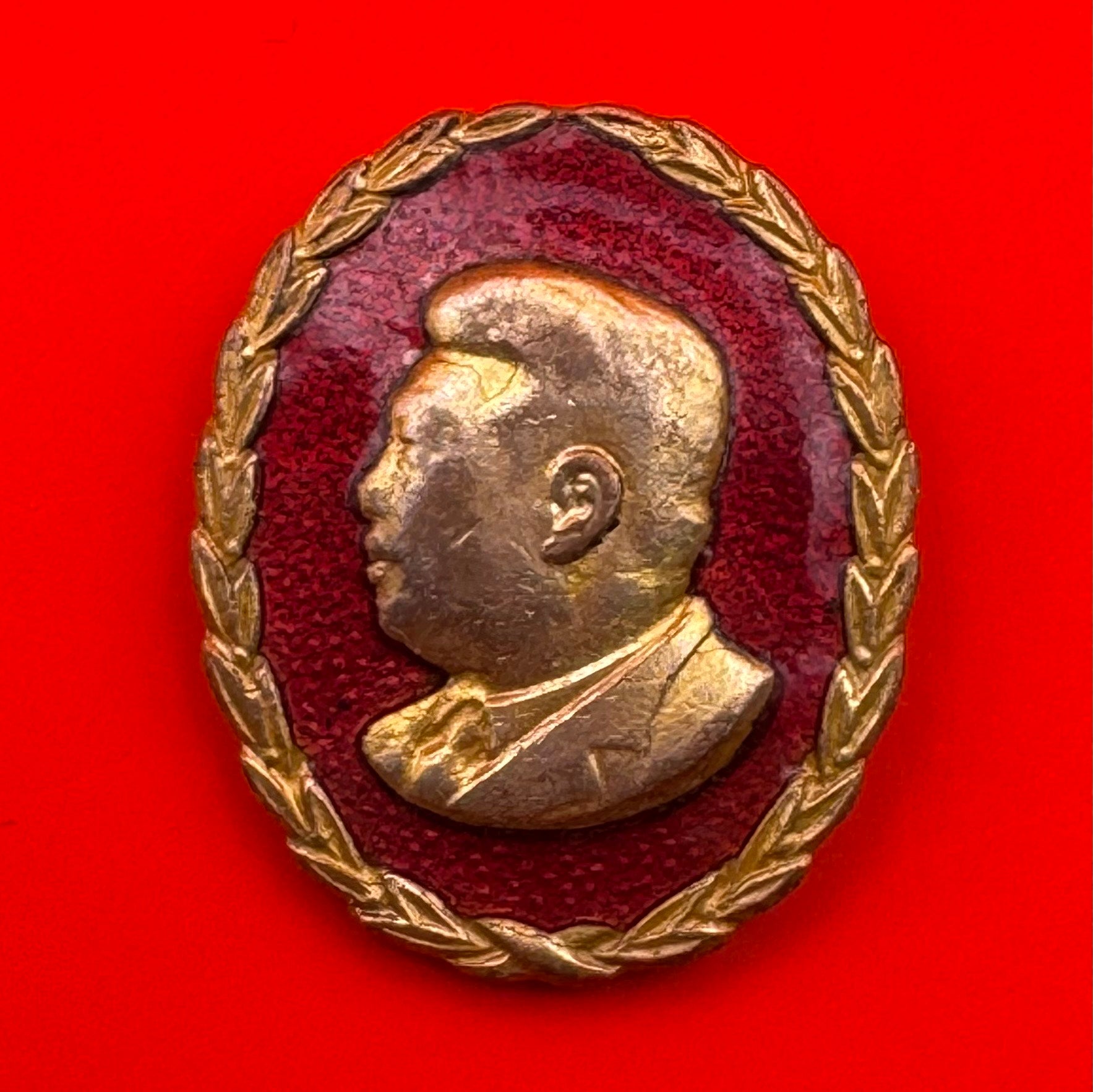 1950s DPRK Kim Il Sung Supreme Leader Badge