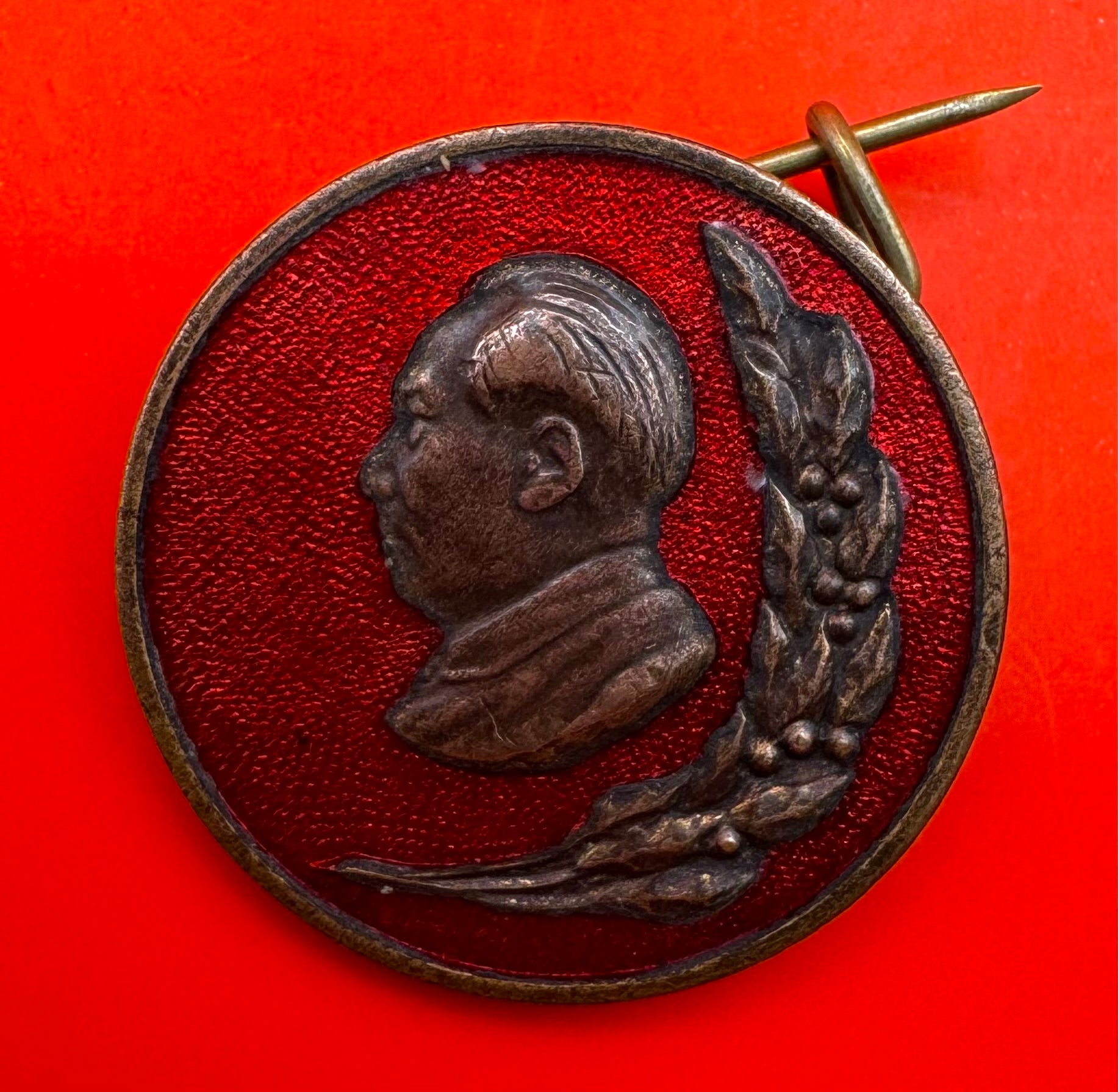 PRC China Communist Party Mao Zedong Enamel Badge