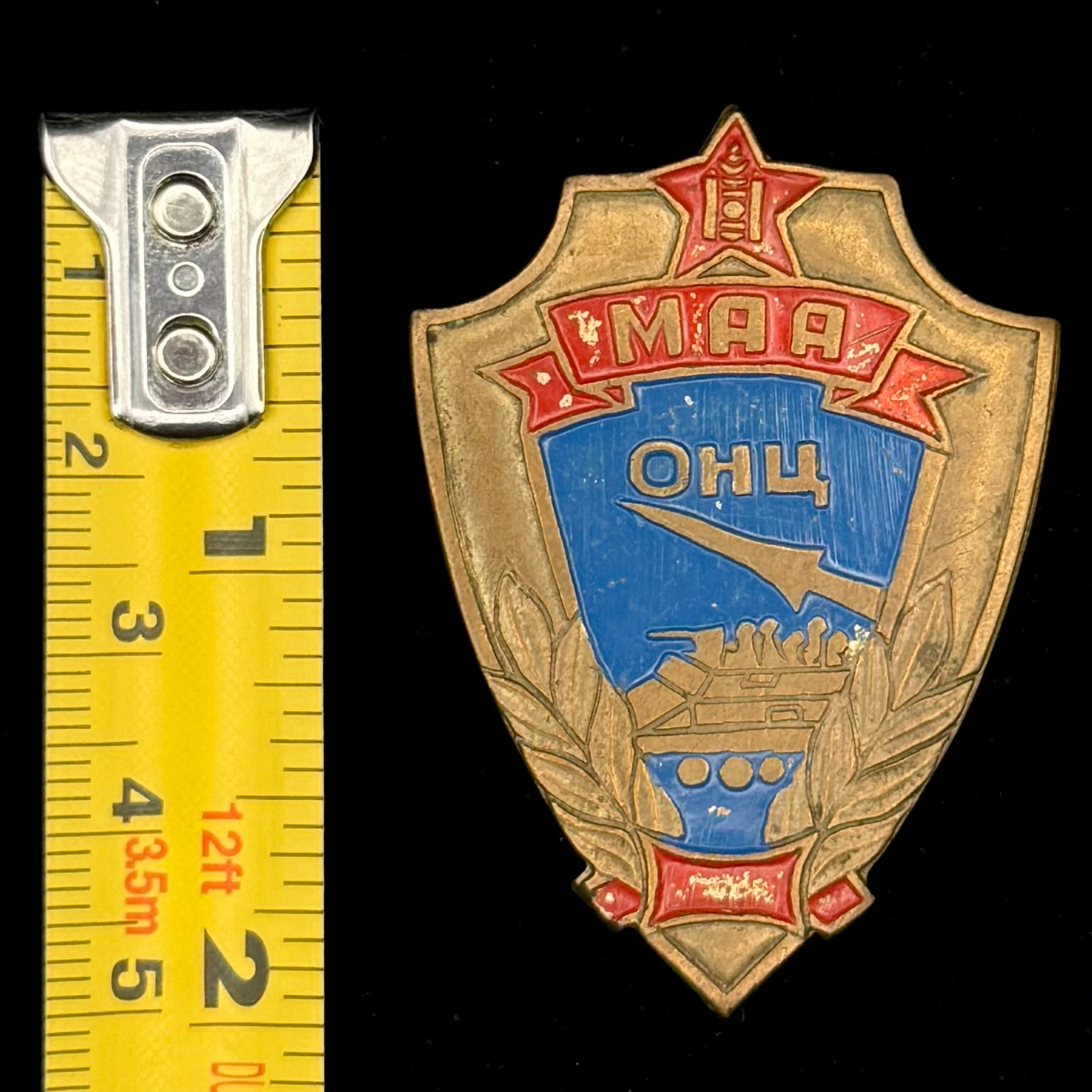 1970s Mongolian People’s Army “Excellent Trainee” Badge – Rare Large Variation, Original Issue